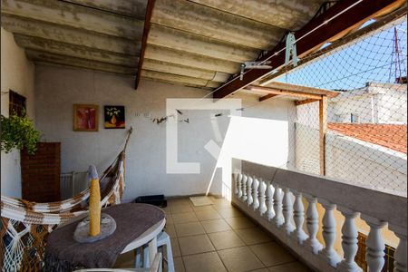 Casa à venda com 127m², 2 quartos e 2 vagas Casa à venda com 127m², 2 quartos e 2 vagasVaranda