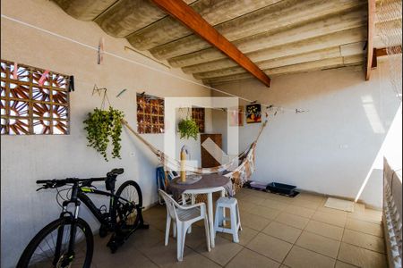 Casa à venda com 127m², 2 quartos e 2 vagas Casa à venda com 127m², 2 quartos e 2 vagasVaranda