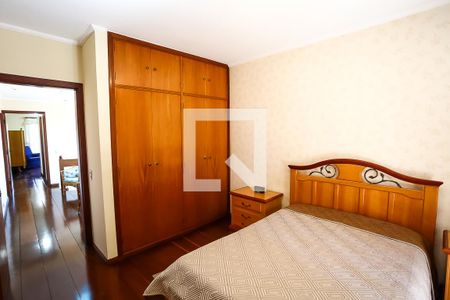 Casa à venda com 384m², 4 quartos e 3 vagas Casa à venda com 384m², 4 quartos e 3 vagasQuarto 4