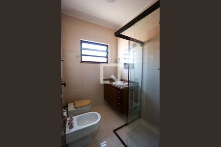 Casa à venda com 384m², 4 quartos e 3 vagas Casa à venda com 384m², 4 quartos e 3 vagasBanheiro do Quarto 3