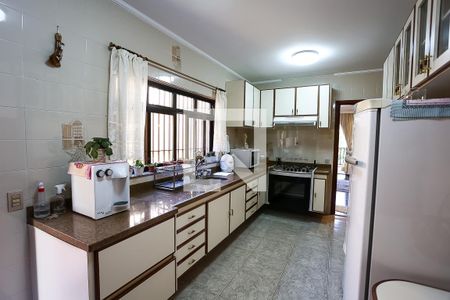 Casa à venda com 384m², 4 quartos e 3 vagas Casa à venda com 384m², 4 quartos e 3 vagasCozinha