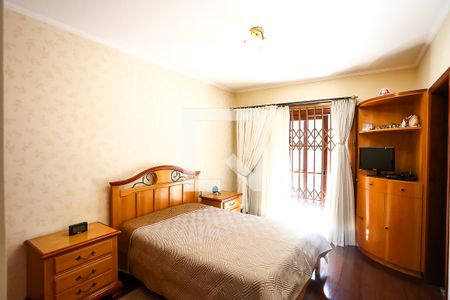 Casa à venda com 384m², 4 quartos e 3 vagas Casa à venda com 384m², 4 quartos e 3 vagasQuarto 4