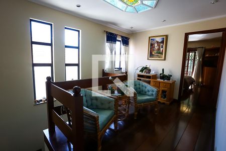 Casa à venda com 384m², 4 quartos e 3 vagas Casa à venda com 384m², 4 quartos e 3 vagassala 4 íntima