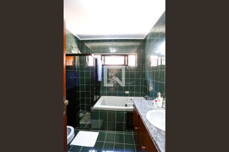 Casa à venda com 384m², 4 quartos e 3 vagas Casa à venda com 384m², 4 quartos e 3 vagasBanheiro do Quarto 4