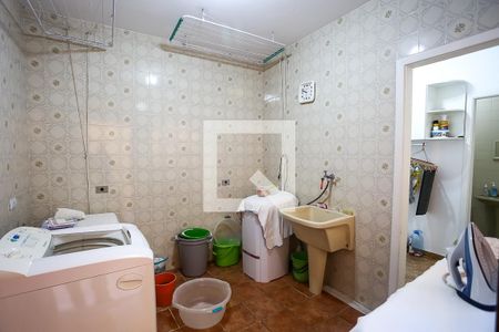 Casa à venda com 384m², 4 quartos e 3 vagas Casa à venda com 384m², 4 quartos e 3 vagasÁrea de Serviço