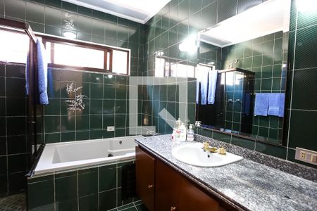 Casa à venda com 384m², 4 quartos e 3 vagas Casa à venda com 384m², 4 quartos e 3 vagasBanheiro da do Quarto 4