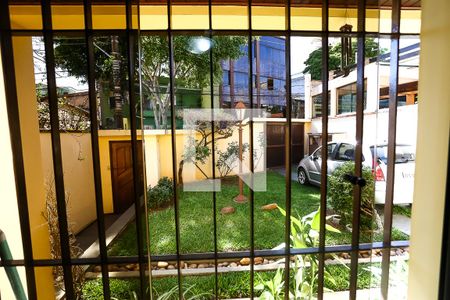 Casa à venda com 384m², 4 quartos e 3 vagas Casa à venda com 384m², 4 quartos e 3 vagasVista da Área de Serviço