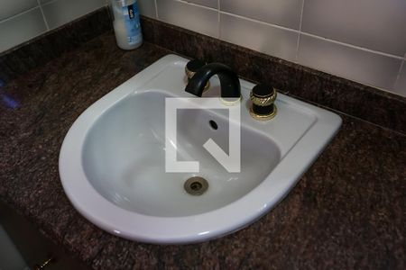 Casa à venda com 384m², 4 quartos e 3 vagas Casa à venda com 384m², 4 quartos e 3 vagasBanheiro Social