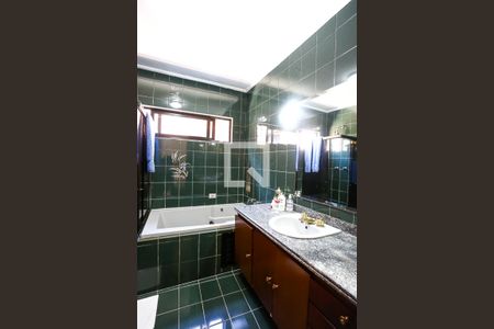 Casa à venda com 384m², 4 quartos e 3 vagas Casa à venda com 384m², 4 quartos e 3 vagasBanheiro do Quarto 4