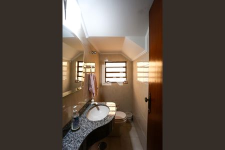 Casa à venda com 384m², 4 quartos e 3 vagas Casa à venda com 384m², 4 quartos e 3 vagasLavabo 2