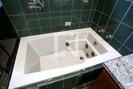 Casa à venda com 384m², 4 quartos e 3 vagas Casa à venda com 384m², 4 quartos e 3 vagasBanheiro do Quarto 4