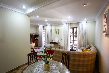 Casa à venda com 384m², 4 quartos e 3 vagas Casa à venda com 384m², 4 quartos e 3 vagasSala 3