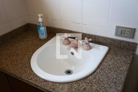 Casa à venda com 384m², 4 quartos e 3 vagas Casa à venda com 384m², 4 quartos e 3 vagasBanheiro do Quarto 3