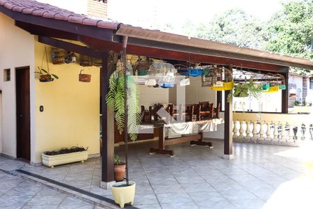 Casa à venda com 384m², 4 quartos e 3 vagas Casa à venda com 384m², 4 quartos e 3 vagasÁrea Externa