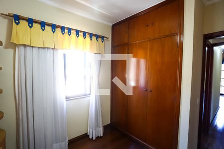 Casa à venda com 384m², 4 quartos e 3 vagas Casa à venda com 384m², 4 quartos e 3 vagasQuarto 1