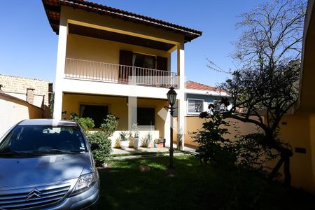 Casa à venda com 384m², 4 quartos e 3 vagas Casa à venda com 384m², 4 quartos e 3 vagasFachada