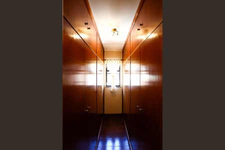 Casa à venda com 384m², 4 quartos e 3 vagas Casa à venda com 384m², 4 quartos e 3 vagasCloset do Quarto 4