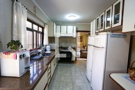 Casa à venda com 384m², 4 quartos e 3 vagas Casa à venda com 384m², 4 quartos e 3 vagasCozinha