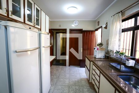 Casa à venda com 384m², 4 quartos e 3 vagas Casa à venda com 384m², 4 quartos e 3 vagasCozinha