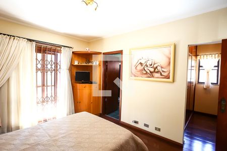 Casa à venda com 384m², 4 quartos e 3 vagas Casa à venda com 384m², 4 quartos e 3 vagasQuarto 4