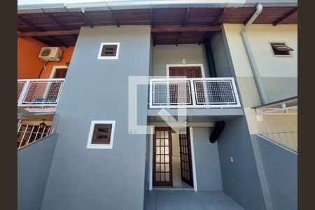 Casa à venda com 105m², 3 quartos e 3 vagas Casa à venda com 105m², 3 quartos e 3 vagasFachada