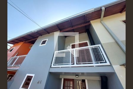 Casa à venda com 105m², 3 quartos e 3 vagas Casa à venda com 105m², 3 quartos e 3 vagasFachada