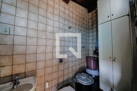 Casa à venda com 390m², 4 quartos e 5 vagasBanheiro 2