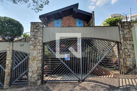 Casa à venda com 390m², 4 quartos e 5 vagasFachada