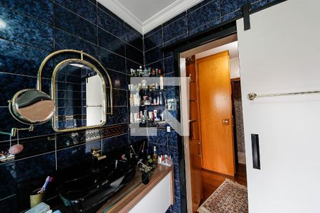 Casa à venda com 390m², 4 quartos e 5 vagasBanheiro   Suite 4