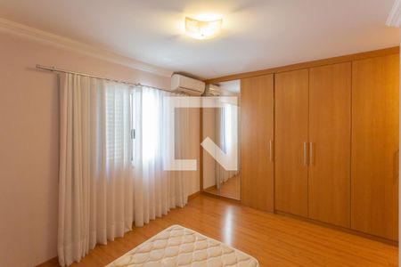Apartamento à venda com 131m², 4 quartos e 3 vagas Apartamento à venda com 131m², 4 quartos e 3 vagasQuarto 3 - Suíte