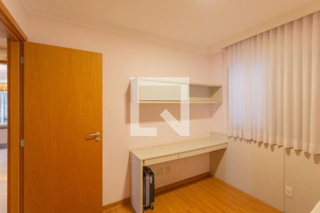 Apartamento à venda com 131m², 4 quartos e 3 vagas Apartamento à venda com 131m², 4 quartos e 3 vagasQuarto 2