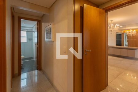 Corredor de apartamento à venda com 4 quartos, 131m² em Funcionários, Belo Horizonte