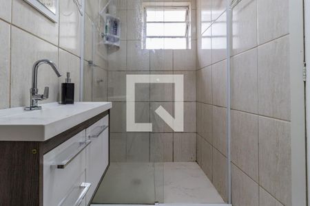 Banheiro de apartamento para alugar com 1 quarto, 42m² em Vila Ipiranga, Porto Alegre