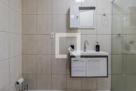 Banheiro de apartamento para alugar com 1 quarto, 42m² em Vila Ipiranga, Porto Alegre