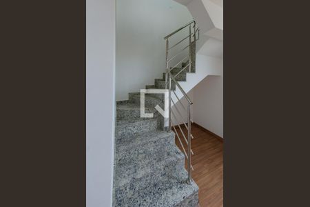 Escada de apartamento à venda com 3 quartos, 146m² em Caiçara-adelaide, Belo Horizonte
