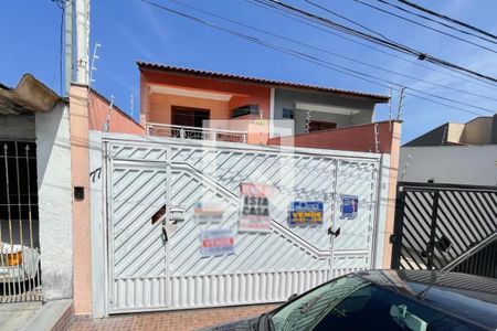 Casa à venda com 168m², 3 quartos e 4 vagas Casa à venda com 168m², 3 quartos e 4 vagasFachada