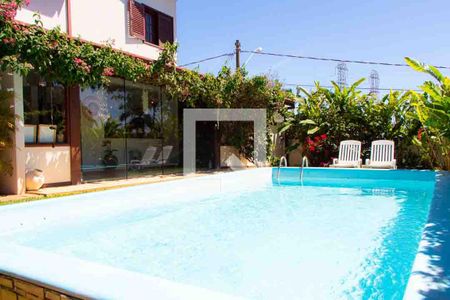 Casa de condomínio à venda com 208m², 4 quartos e 5 vagas Casa de condomínio à venda com 208m², 4 quartos e 5 vagasÁrea Externa