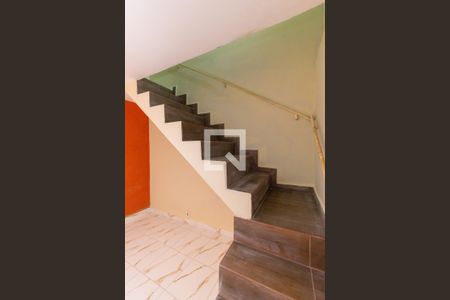 Escada de casa para alugar com 2 quartos, 70m² em Vila Antonieta, São Paulo