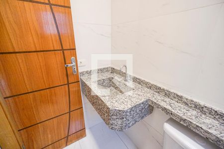 Casa à venda com 106m², 3 quartos e 2 vagasBanheiro social