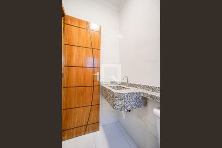 Casa à venda com 106m², 3 quartos e 2 vagasBanheiro social