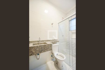 Casa à venda com 106m², 3 quartos e 2 vagasBanheiro social