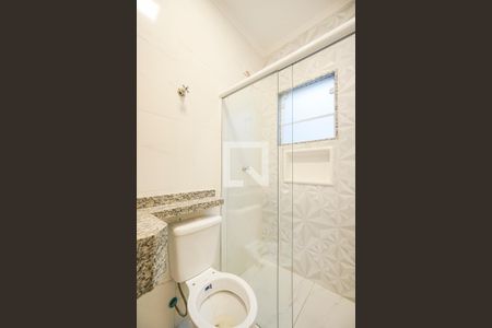 Casa à venda com 106m², 3 quartos e 2 vagasBanheiro social