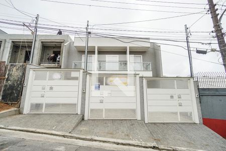 Casa à venda com 106m², 3 quartos e 2 vagasFachada