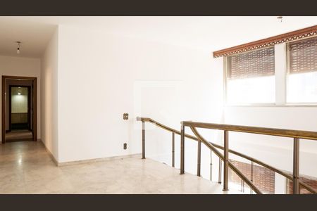 Apartamento à venda com 598m², 8 quartos e 3 vagasEscada