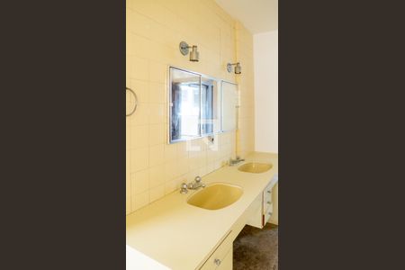 Apartamento à venda com 598m², 8 quartos e 3 vagasBanheiro da Suíte 2