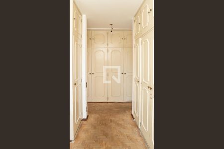 Apartamento à venda com 598m², 8 quartos e 3 vagasCloset