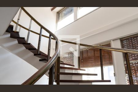 Apartamento à venda com 598m², 8 quartos e 3 vagasEscada