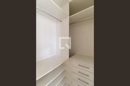 Apartamento para alugar com 107m², 2 quartos e 2 vagas Apartamento para alugar com 107m², 2 quartos e 2 vagasCloset da suíte