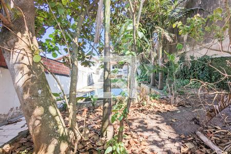 Casa à venda com 170m², 3 quartos e 4 vagasJardim e piscina