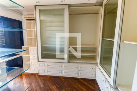 Apartamento à venda com 198m², 3 quartos e 3 vagasCloset da suíte 3
